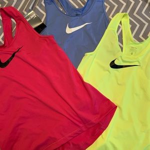 Nike tank lot size Medium